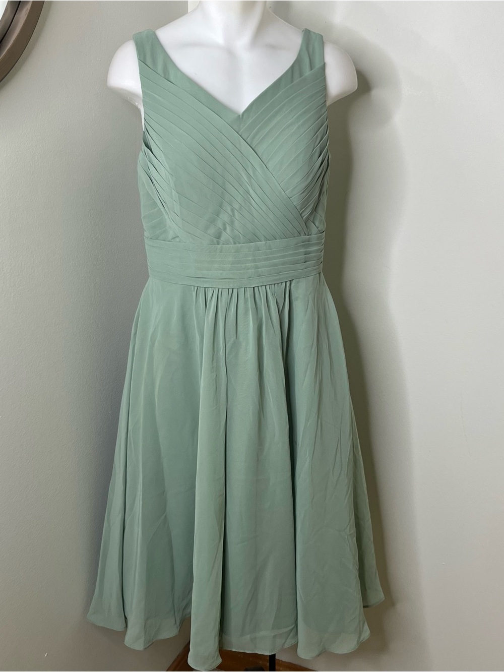 Azazie Grace V- Neck Knee Length A-Line Chiffon Formal Dress Size 6 - Picture 3 of 8